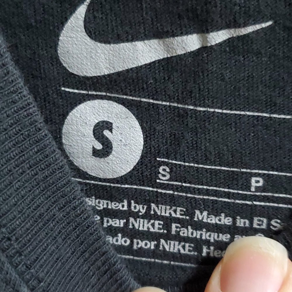 Donated Family in need.Nike tee - Picture 3 of 4